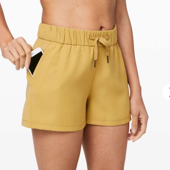 Lululemon On The Fly Woven 2.5” Shorts Vintage Gold Size 12 - Picture 2 of 12